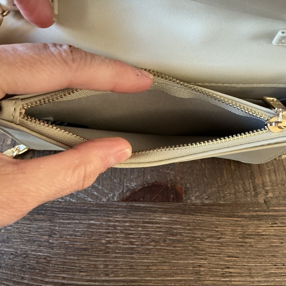 Bebe Sophia quilted crossbody quilted bag with gold detail - Picture 13 of 14